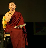   всемирно известная исполнительница буддийских песнопений ани чоинг дролма выступила в московском доме кино